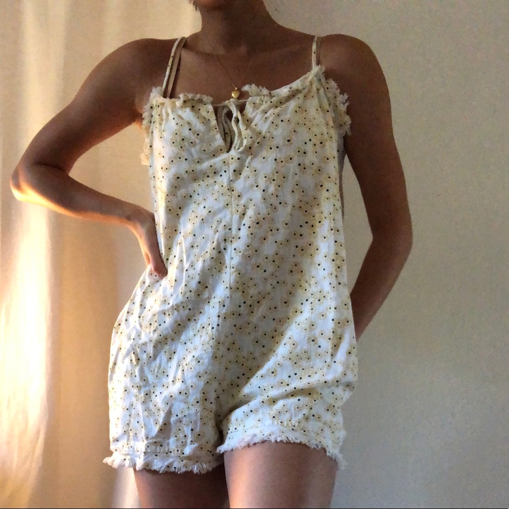 Urban Outfitters daisy romper!! 🌼🌼🌼